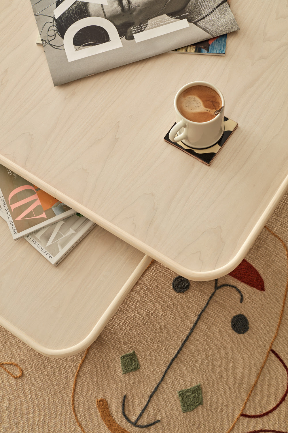 Set tavolini in legno naturale Nest di Teulat 79x79 h31 cm