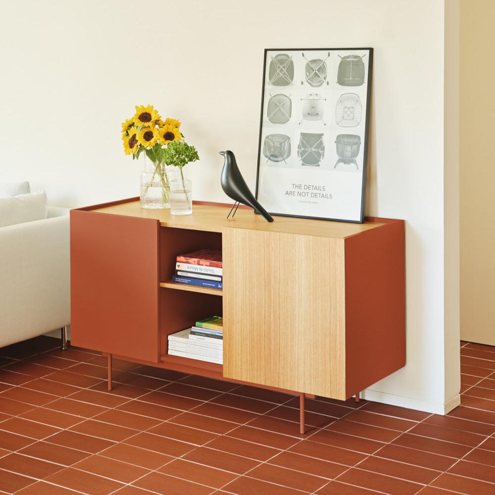 Madia 2 ante 3 cassetti legno rovere e terracotta Otto 135x78 cm