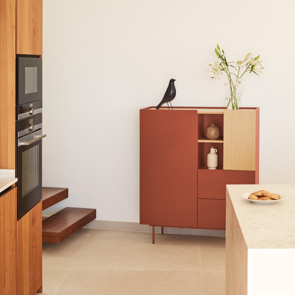 Credenza 2 ante 2 cassetti legno rovere e terracotta Otto di Teulat 100x120 cm