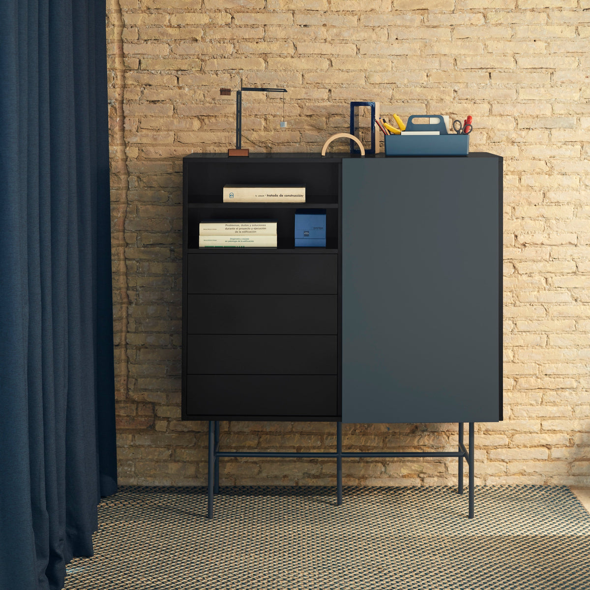 Credenza 4 cassetti anta scorrevole nero e grigio antracite Nube di Teulat 120x140