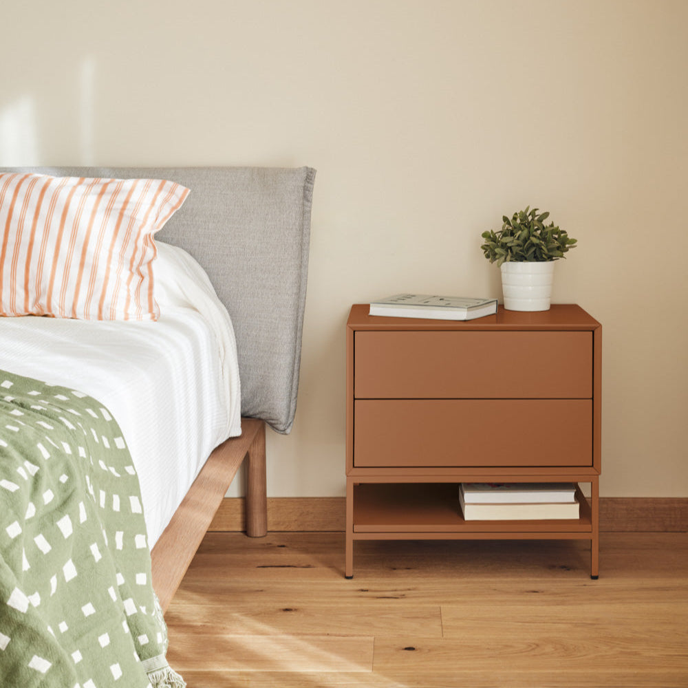 Comodino 2 cassetti con gambe in metallo Platt 55x55 cm