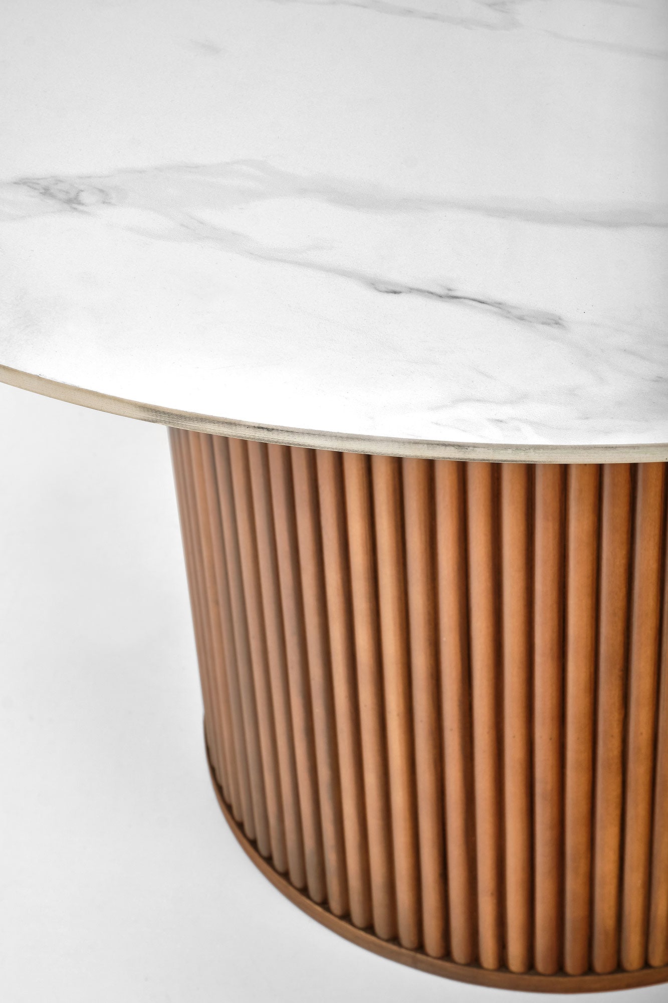 Tavolo rotondo per 4 persone marmo Adamello 120x76 cm