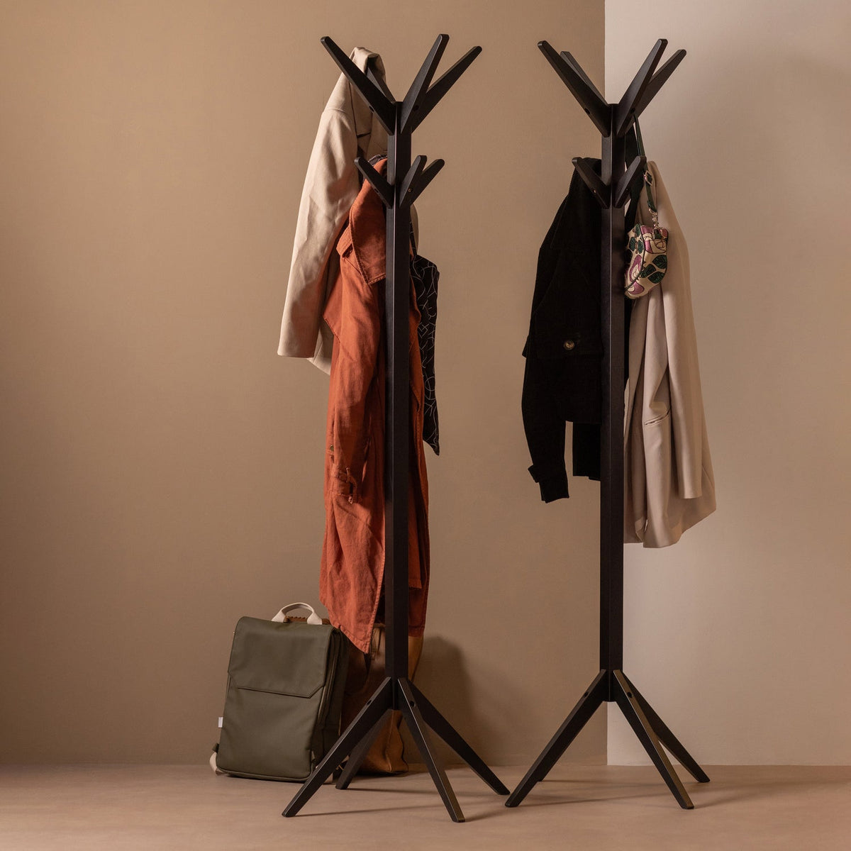 Appendiabiti da studio nero