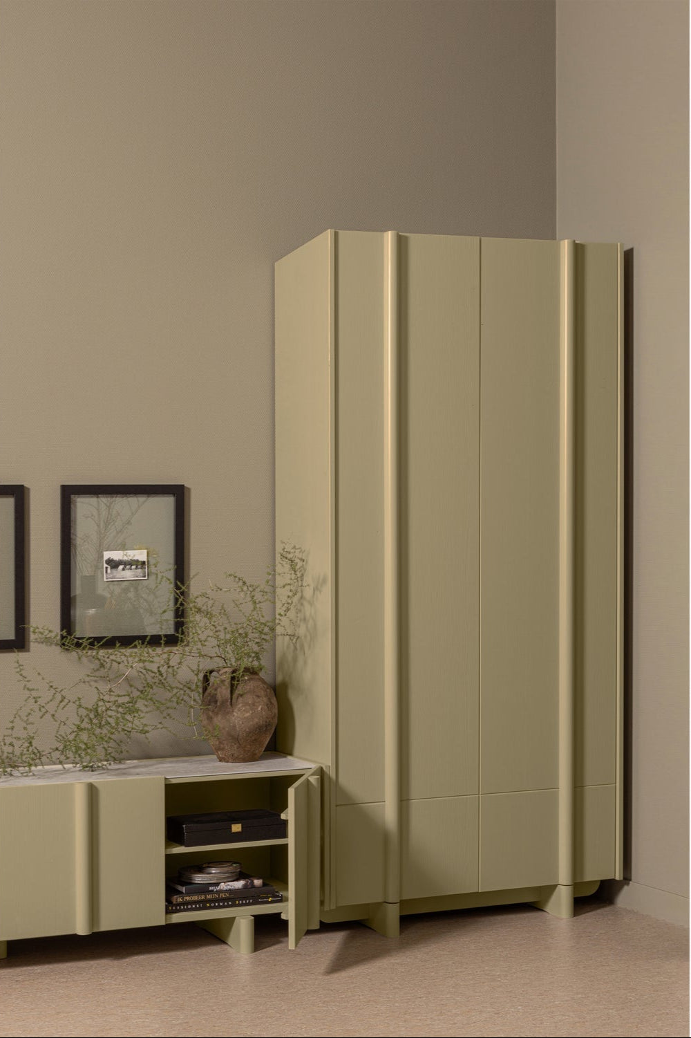 Credenza 2 ante 1 cassetto in legno di pino Basu 210x101 cm