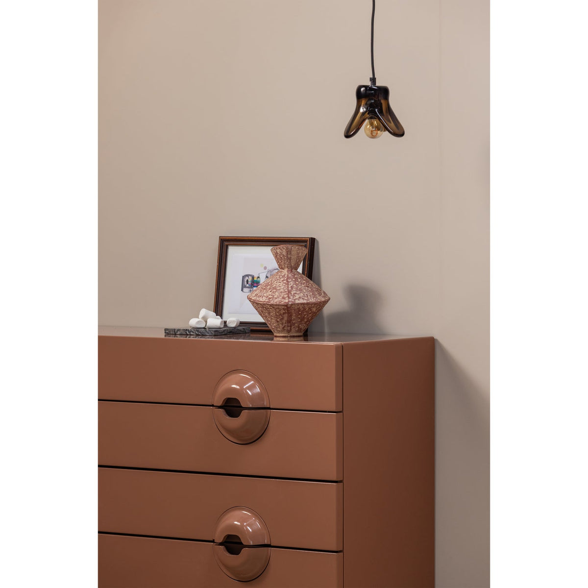 Cassettiera 4 cassetti in legno di eucalipto Merge 110x89 cm