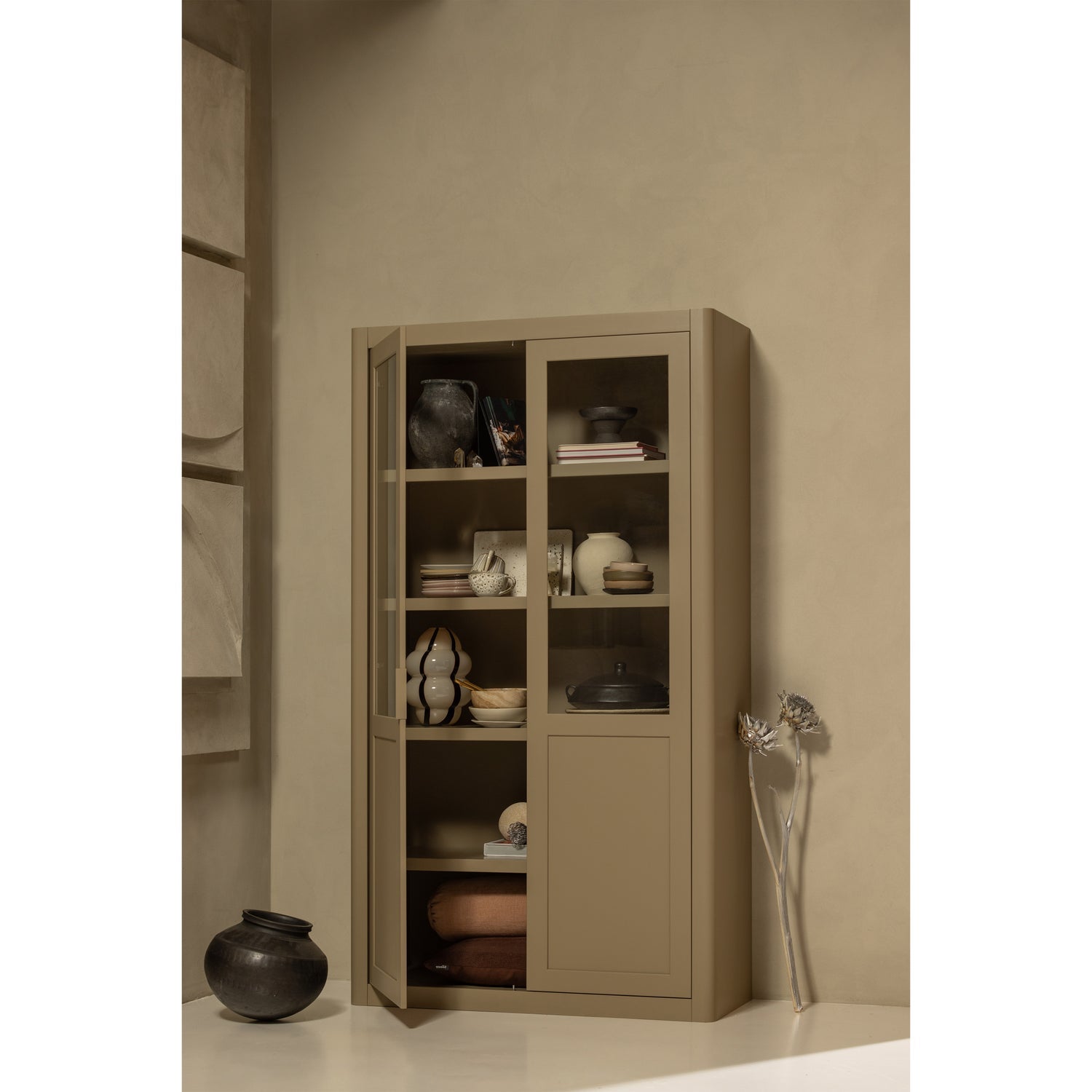 Vetrina 2 ante in legno di pino Gunnar 120x217 cm