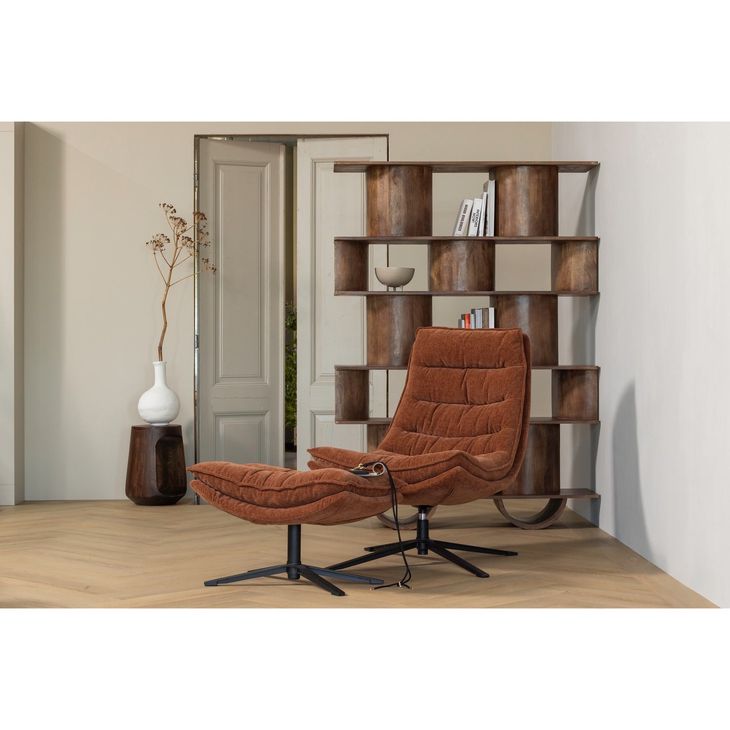 Poltrona girevole con poggiapiedi in tessuto Kube 100x74 cm