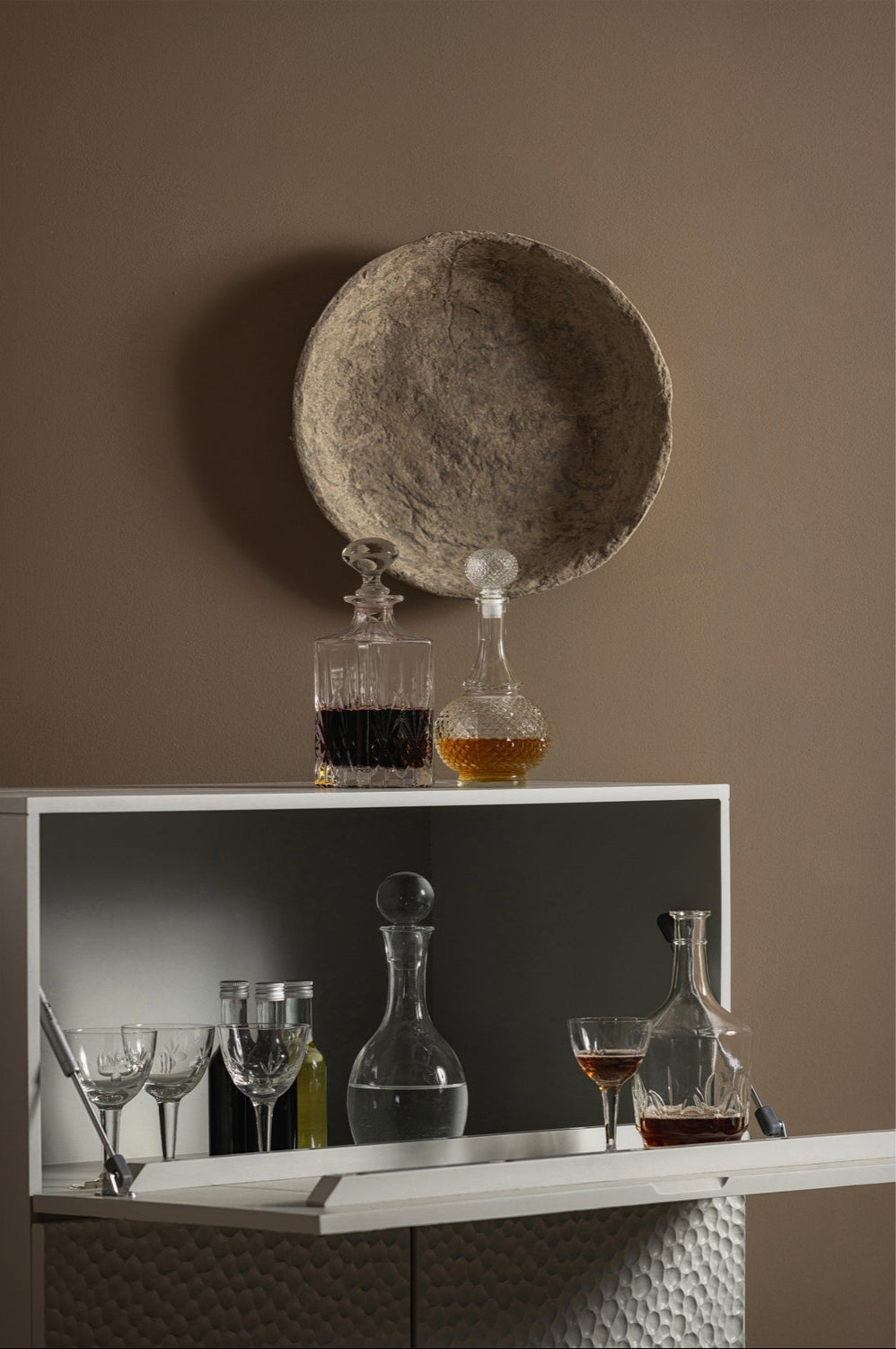 Credenza in legno di mango grigio nebbia Carved 146x90 cm