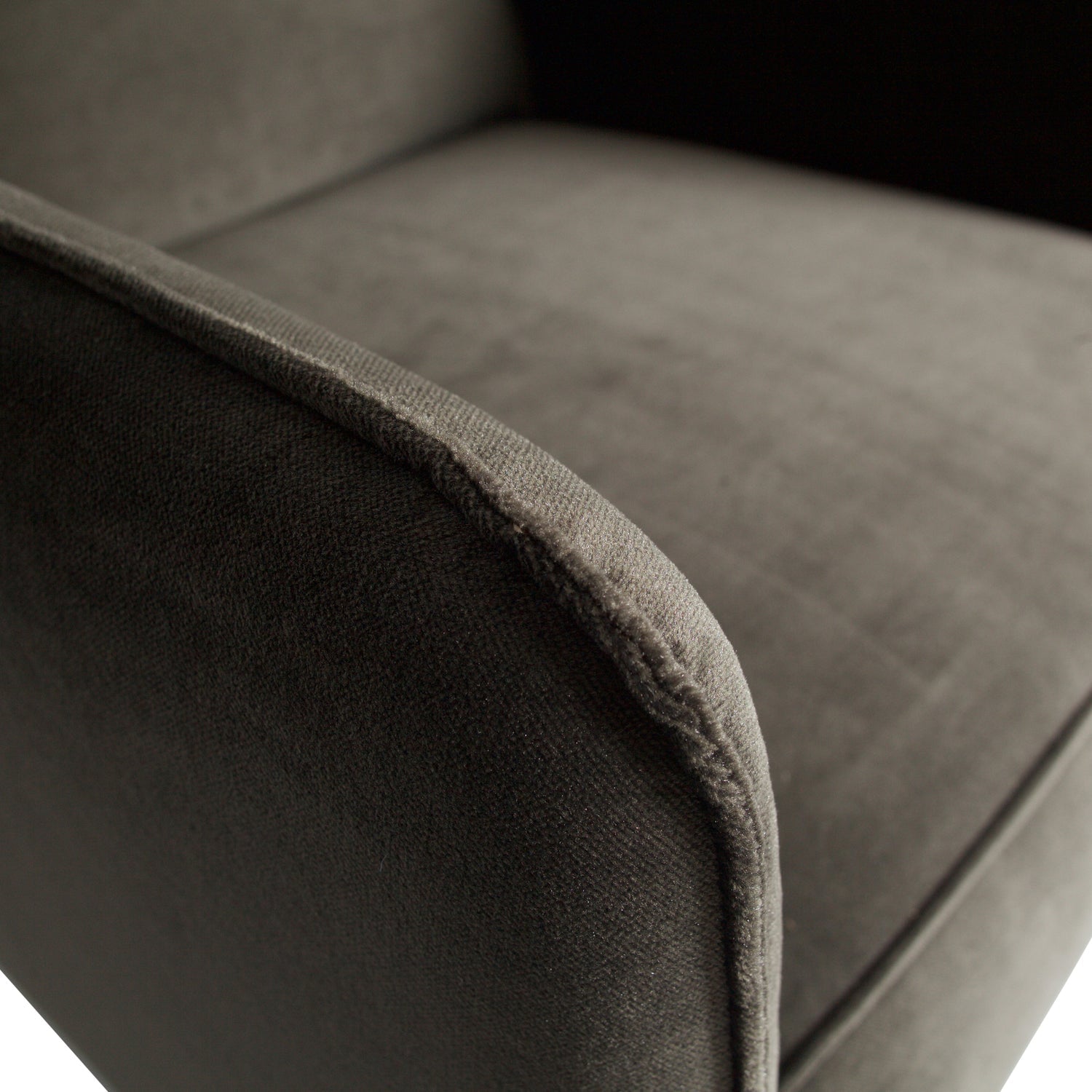 Poltrona in velluto con braccioli Statement 72x77 cm