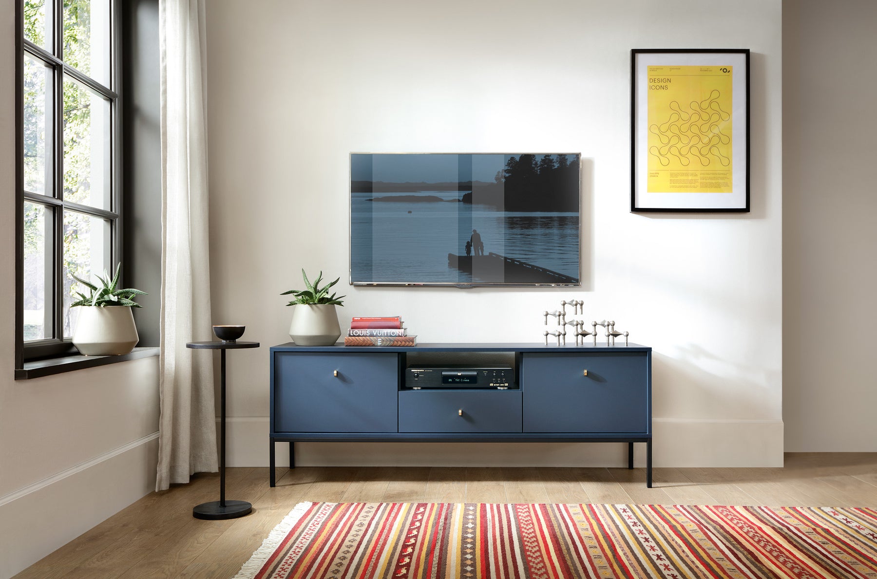 Mobile TV con piedi in metallo 2 ante e 1 cassetto in legno laminato Canterno 154x56 cm