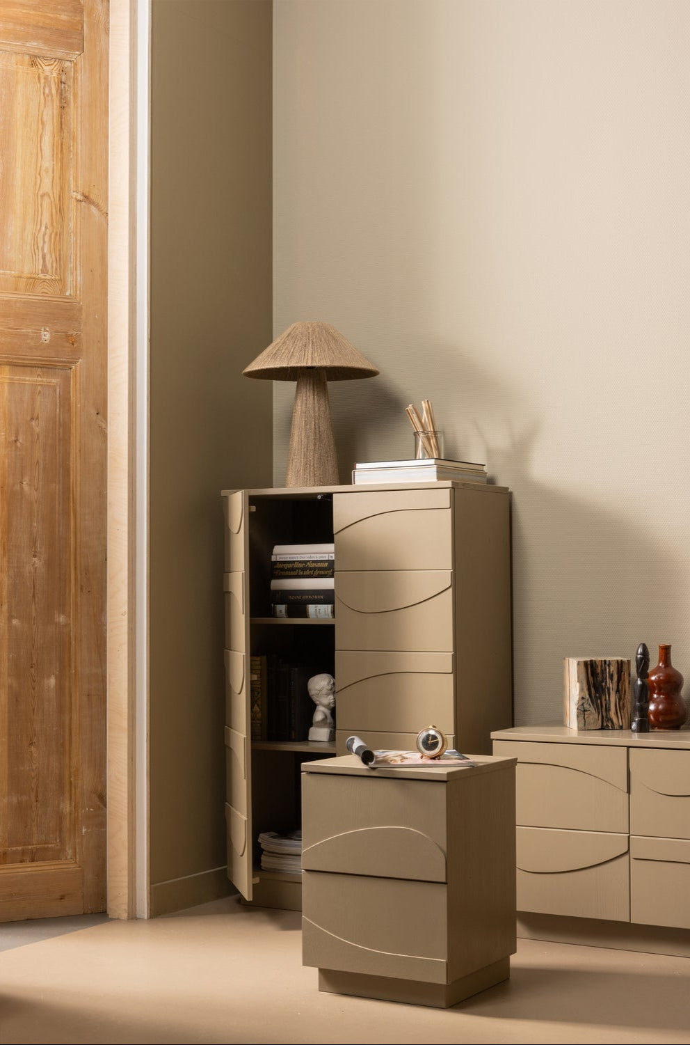 Credenza 2 ante effetto 3D in legno di pino Teo 116x72 cm