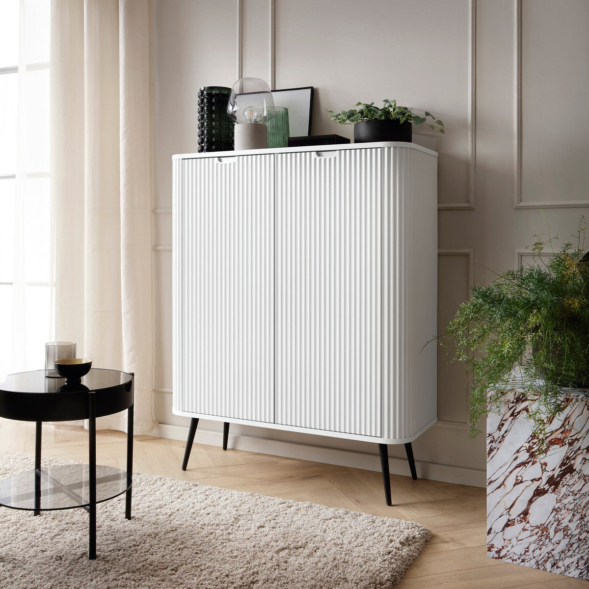 Credenza 2 ante con piede in metallo Calisio 129x103 cm