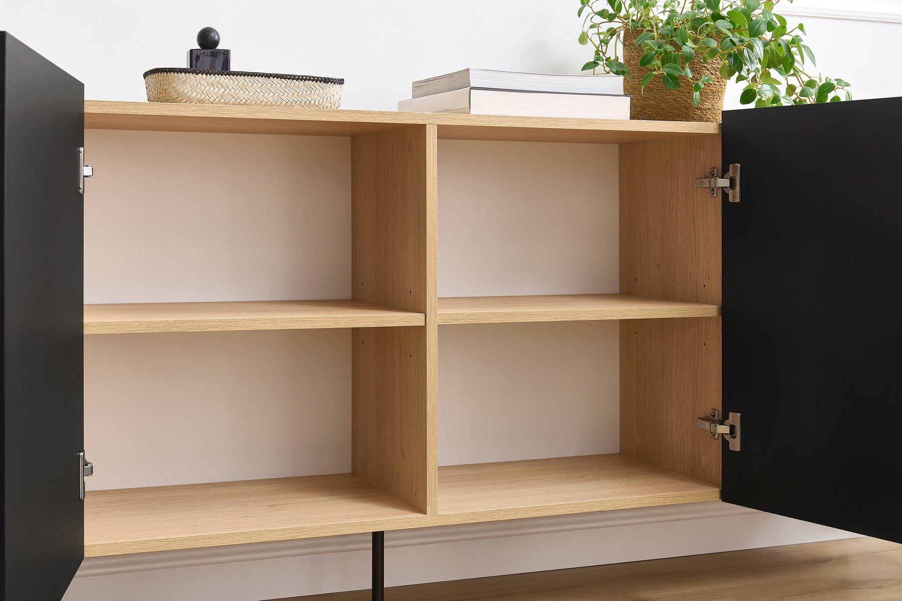 Cassettiera 4 ante con piede in metallo Mars 220x85 cm