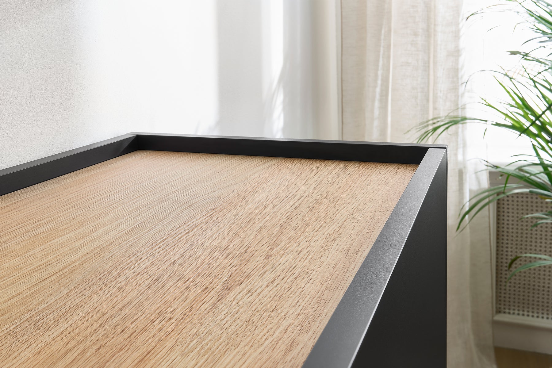 Credenza 2 ante 2 cassetti con piede in metallo Mars 120x140 cm