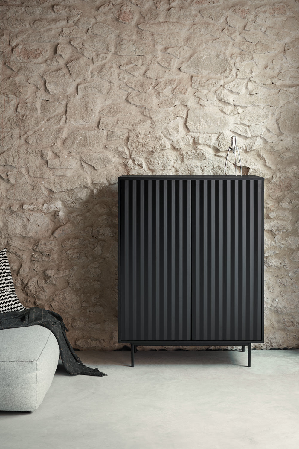 Credenza moderna nera 2 ante Sierra di Teulat 97x130 cm