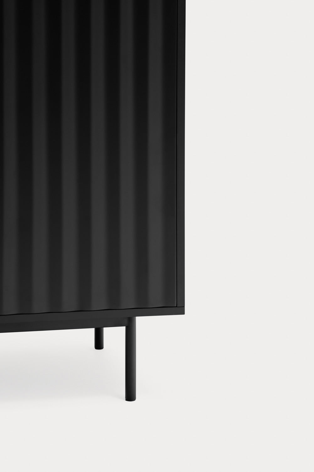 Credenza moderna nera 2 ante Sierra di Teulat 97x130 cm