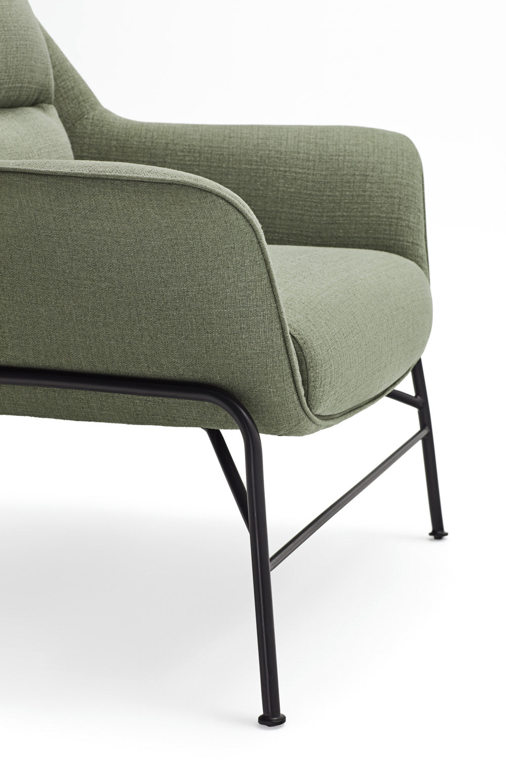Poltrona moderna con braccioli in tessuto verde Sadira