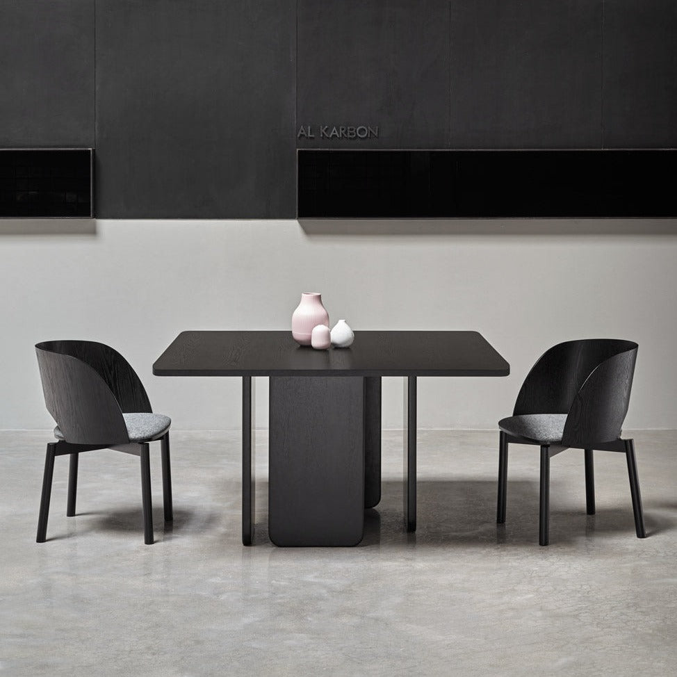 Tavolo 4 posti in legno frassino nero Arq di Teulat 137x137 cm