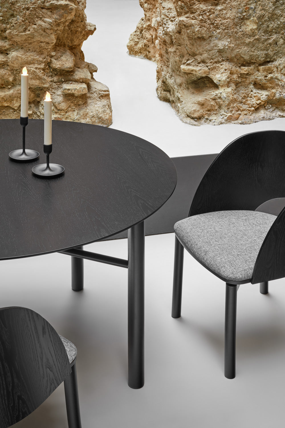 Set 2 sedie in frassino nero Dam 50x78 h45 cm