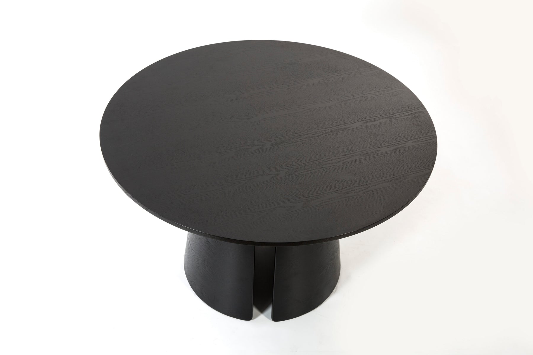 Tavolo tondo 4 posti in legno laccato nero Cep di Teulat Ø137 h75 cm