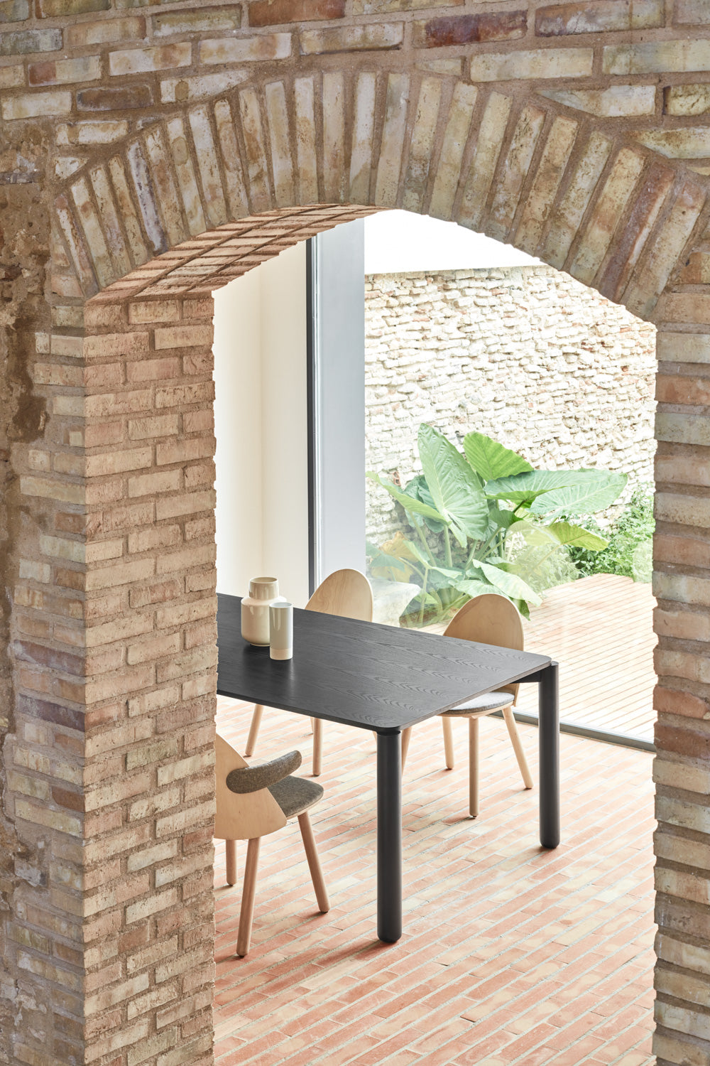 Tavolo 6 posti in legno nero Atlas di Teulat 180x100 cm