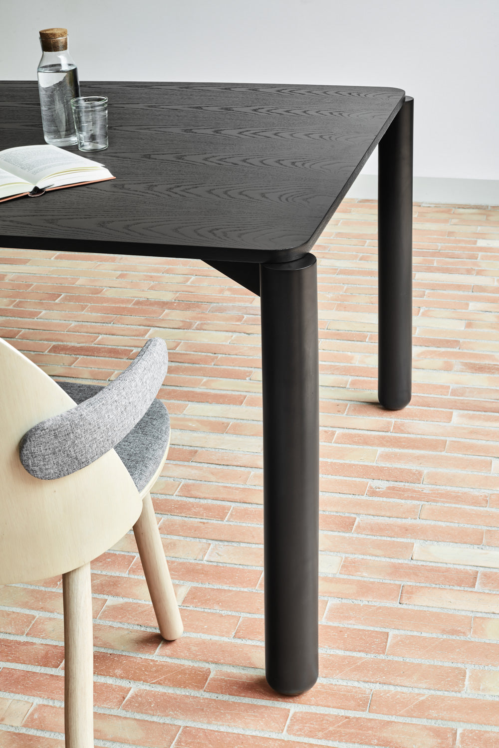 Tavolo 6 posti in legno nero Atlas di Teulat 180x100 cm