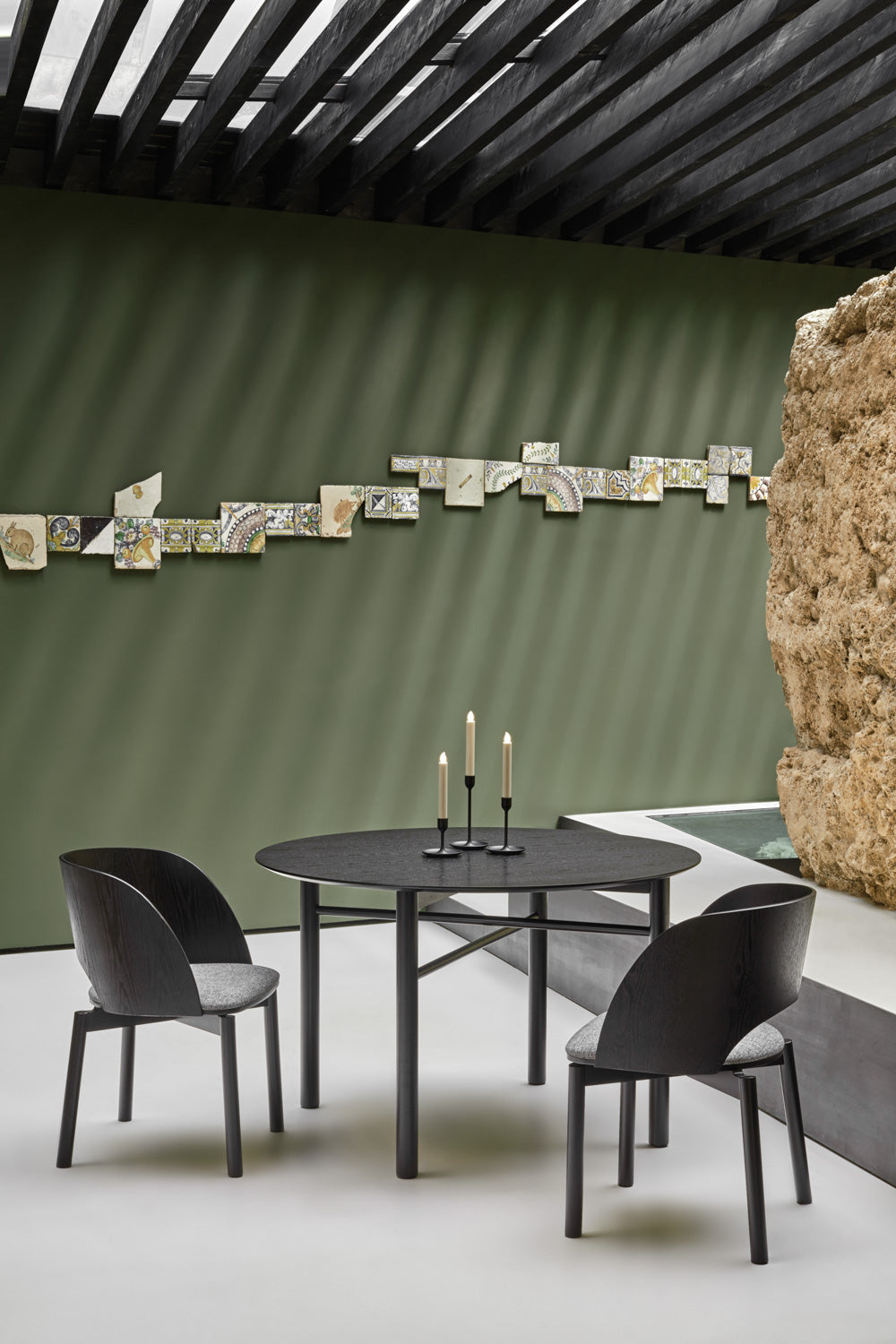 Tavolo 4 posti in legno nero Junco Ø 120 cm