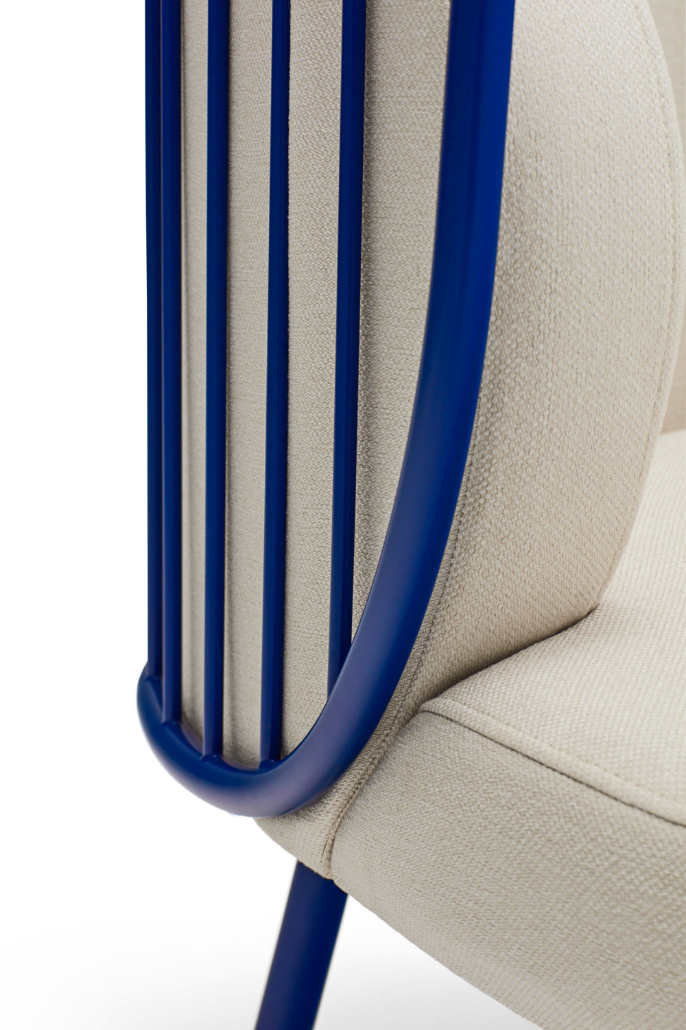 Poltrona tessuto crema struttura in metallo blu 67x83 h44 cm