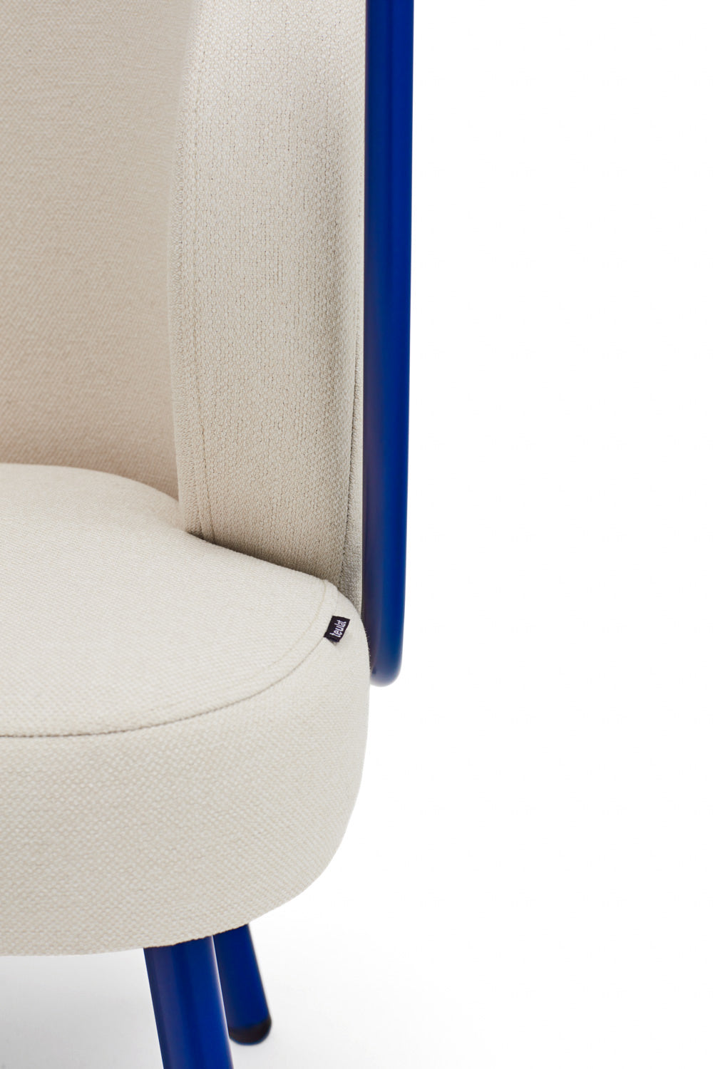 Poltrona tessuto crema struttura in metallo blu 67x83 h44 cm