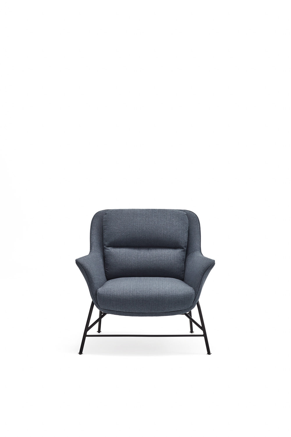 Poltrona moderna con braccioli in tessuto blu Sadira