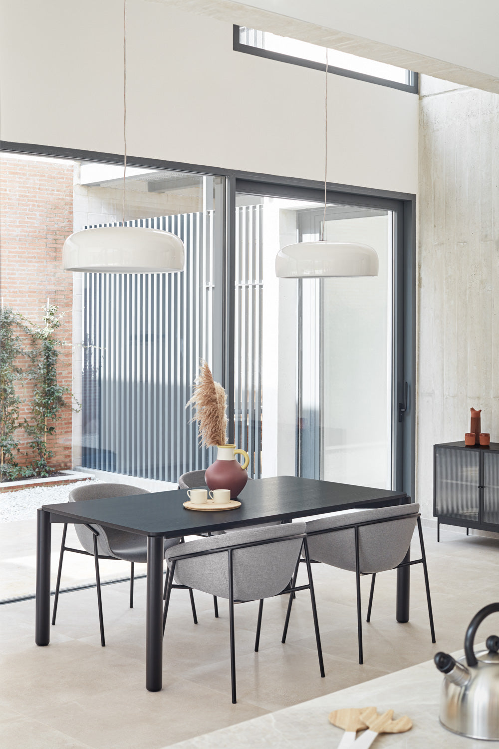 Set 2 sedie in poliestere grigio chiaro Hug 66x79 h47 cm