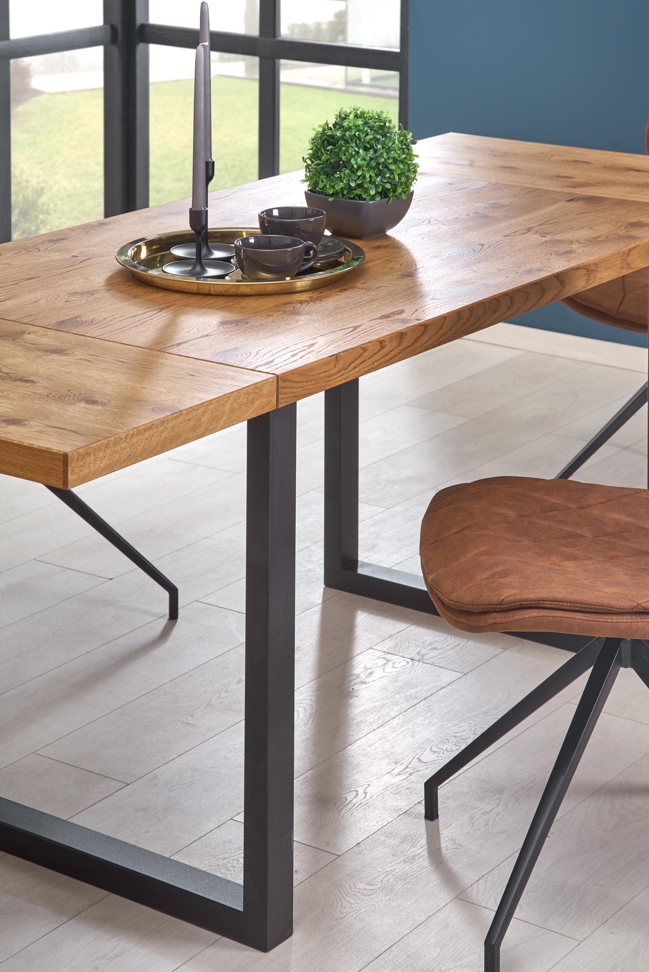 Tavolo allungabile in legno impiallacciato rovere con gambe in acciaio nero Horus 126x80 cm - allungabile a 206 cm