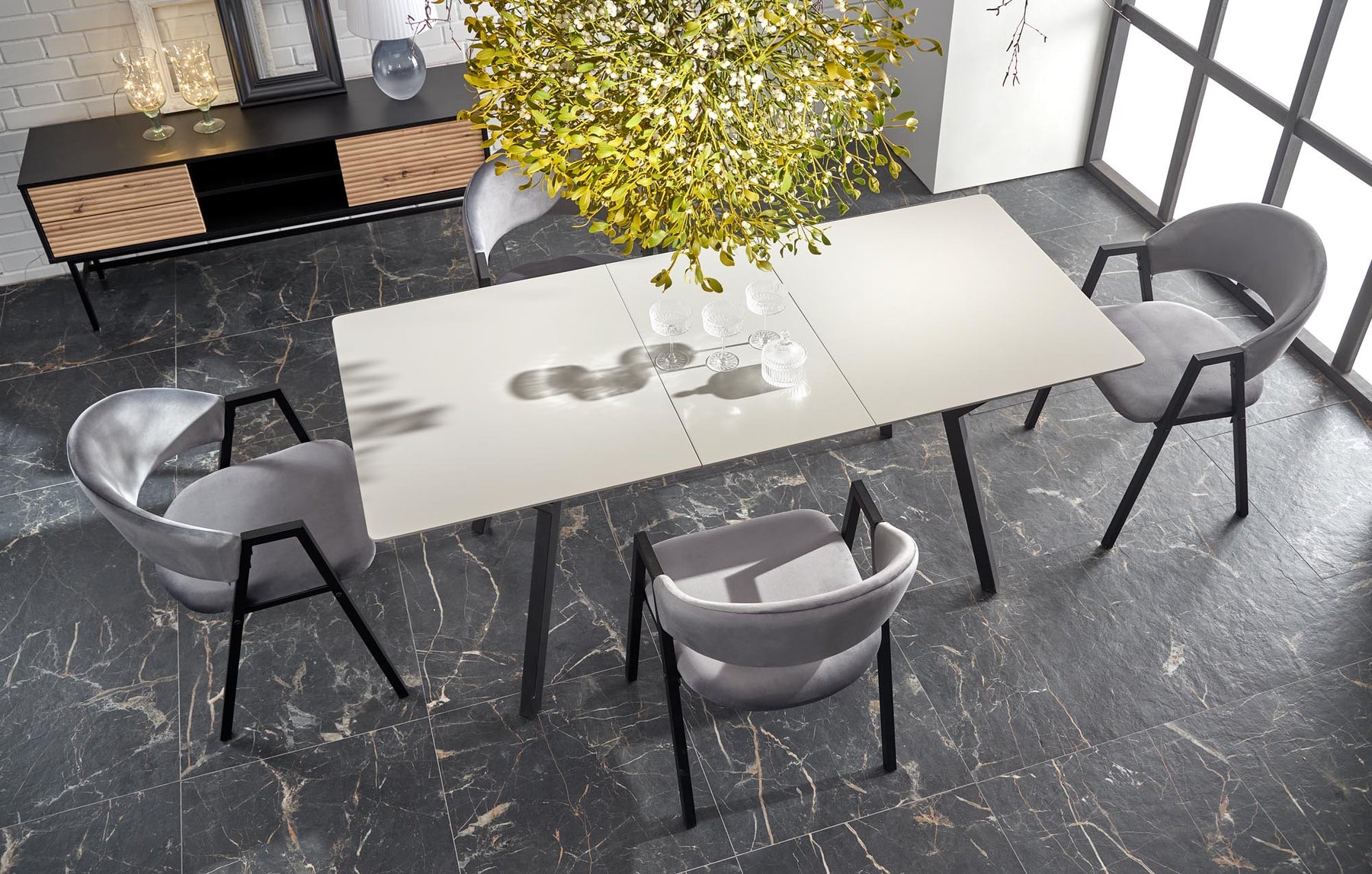 Tavolo allungabile in legno MDF laccato grigio chiaro e gambe in acciaio nero Balrog 140x80 cm - allungabile fino a 180 cm