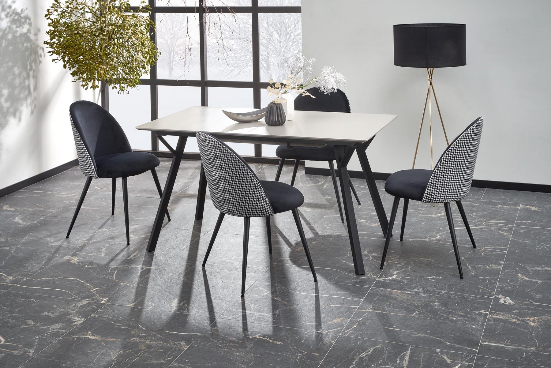 Tavolo allungabile in legno MDF laccato grigio chiaro e gambe in acciaio nero Balrog 140x80 cm - allungabile fino a 180 cm