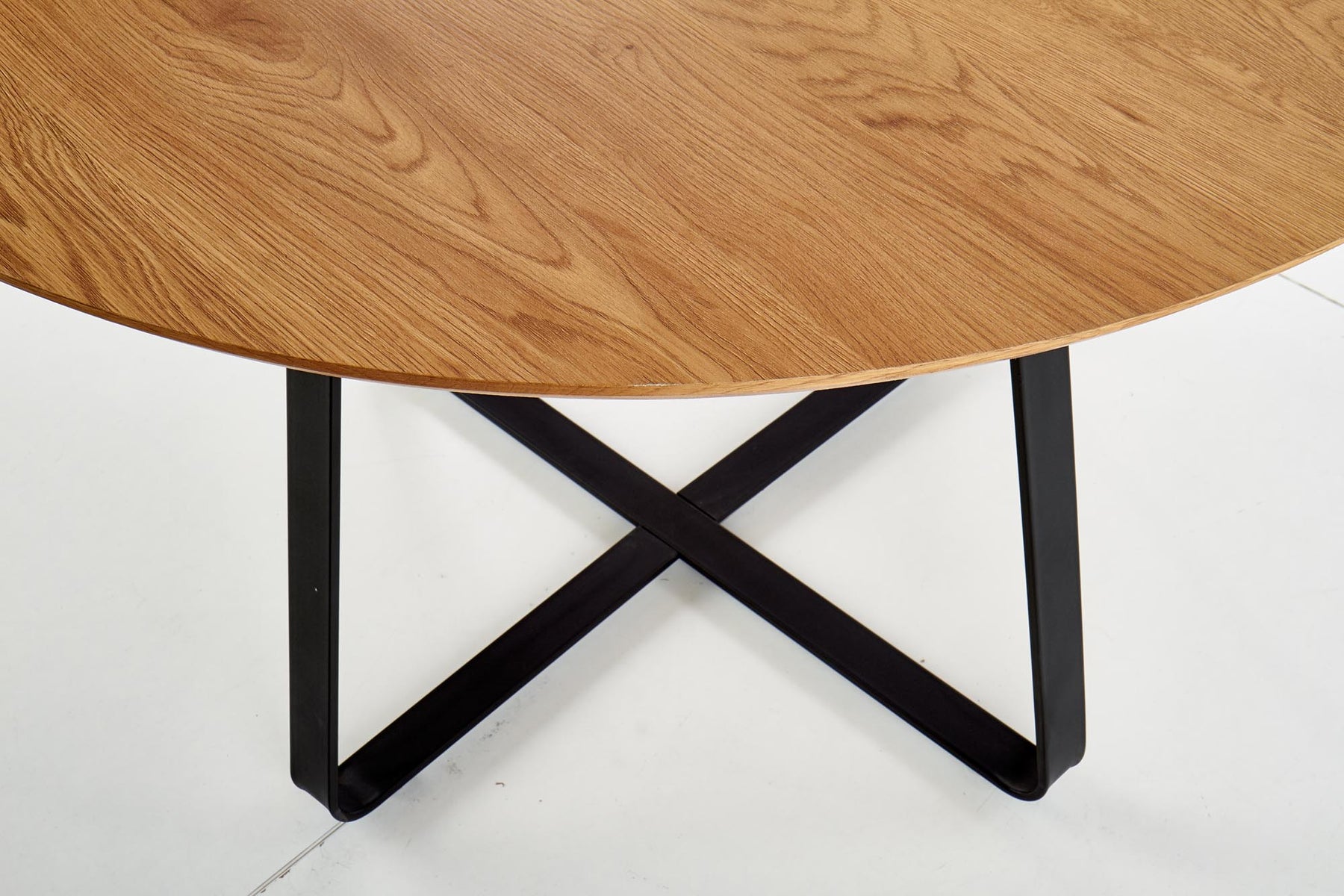 Tavolo tondo in MDF laminato rovere e piede in metallo nero Looper Ø 120 cm