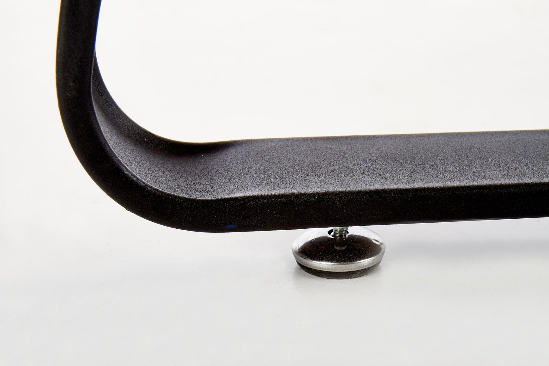 Tavolo tondo in MDF laminato rovere e piede in metallo nero Looper Ø 120 cm
