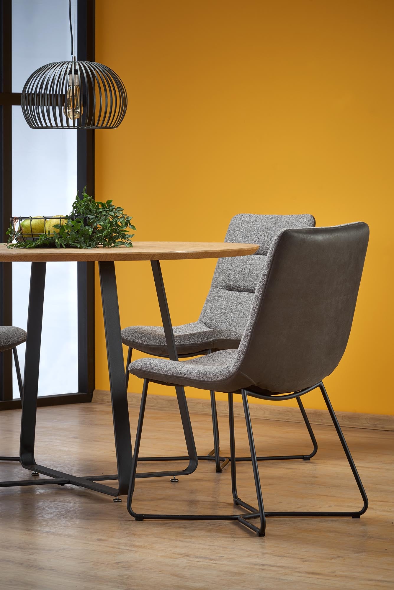 Tavolo tondo in MDF laminato rovere e piede in metallo nero Looper Ø 120 cm