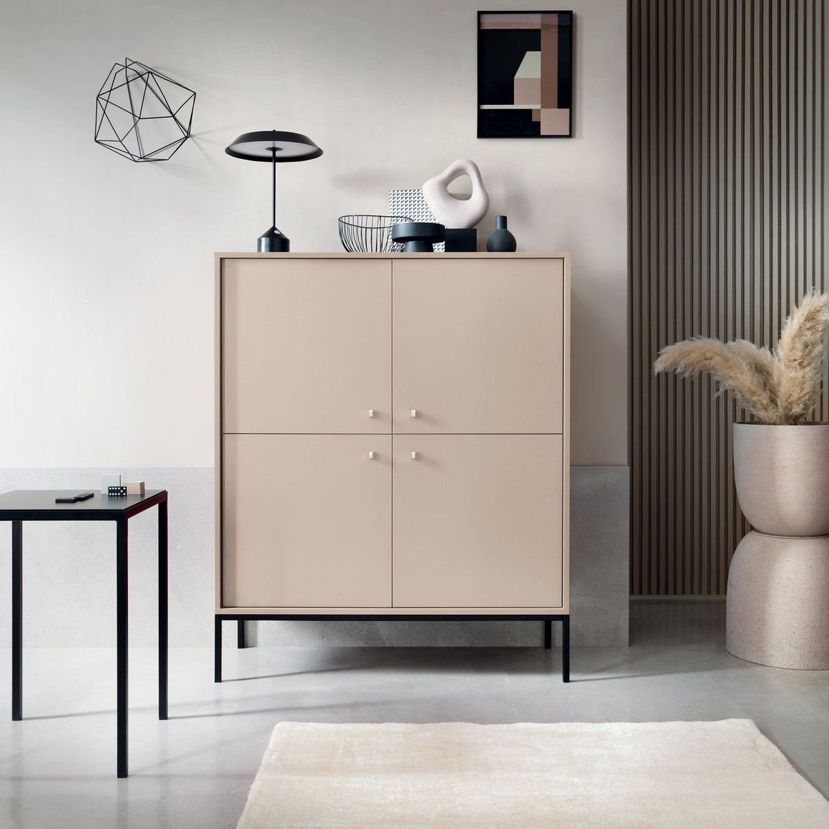 Credenza con piedi in ferro 4 ante in legno laminato Canterno 104x125 cm