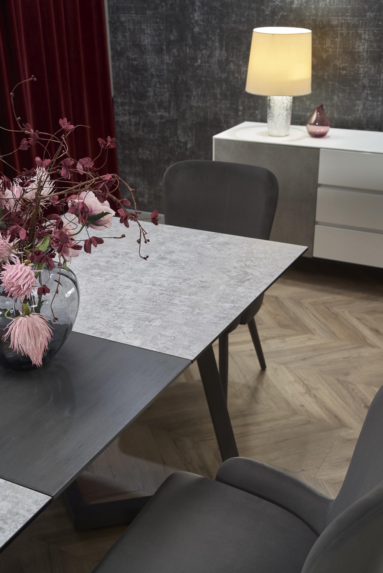 Tavolo allungabile in Vetro grigio con gambe in acciaio grigio scuro Tiziano 160x90 cm - allungabile fino a 210 cm