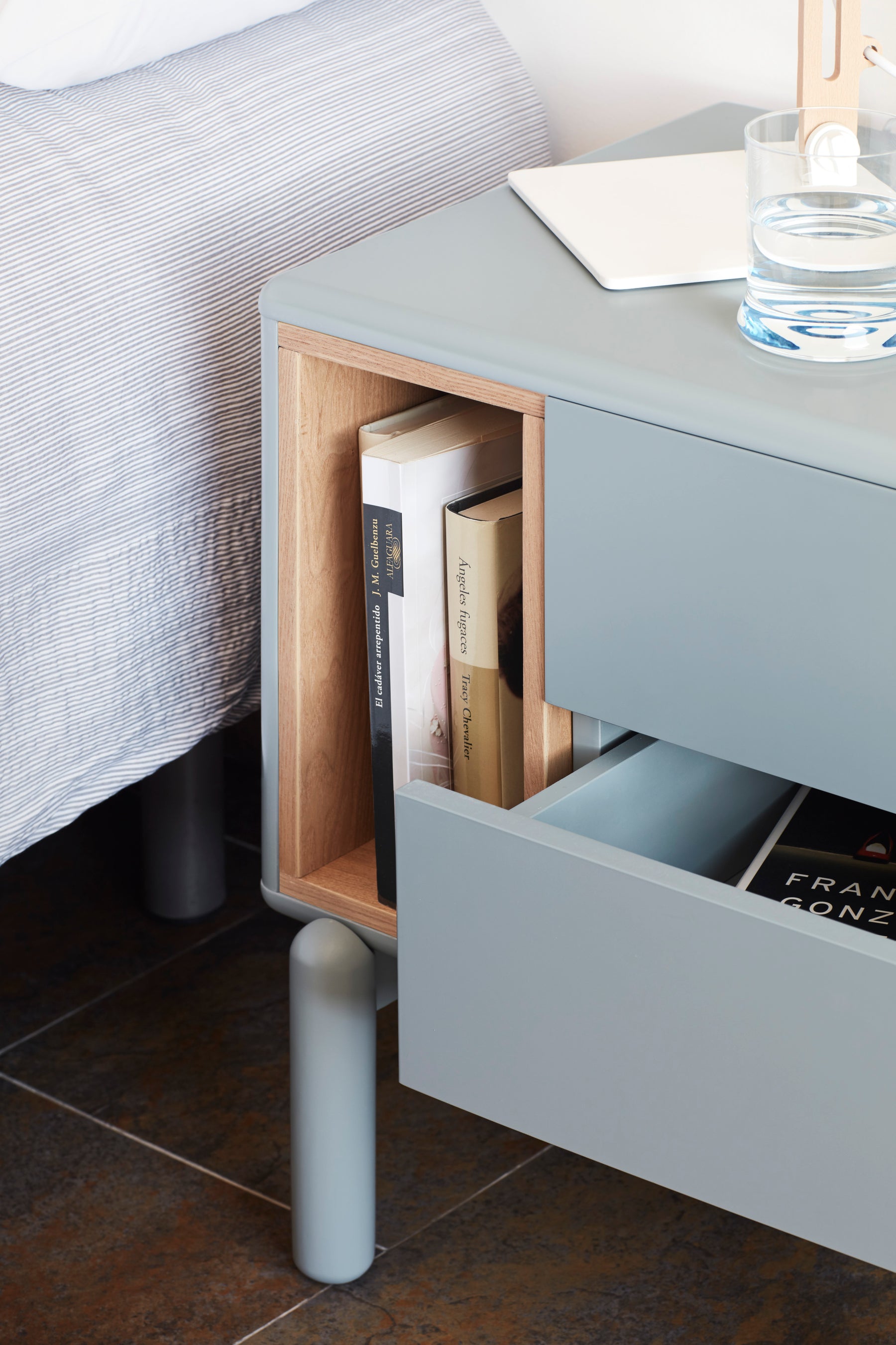 Comodino 2 cassetti Grigio Perla Corvo di Teulat 48x35 cm