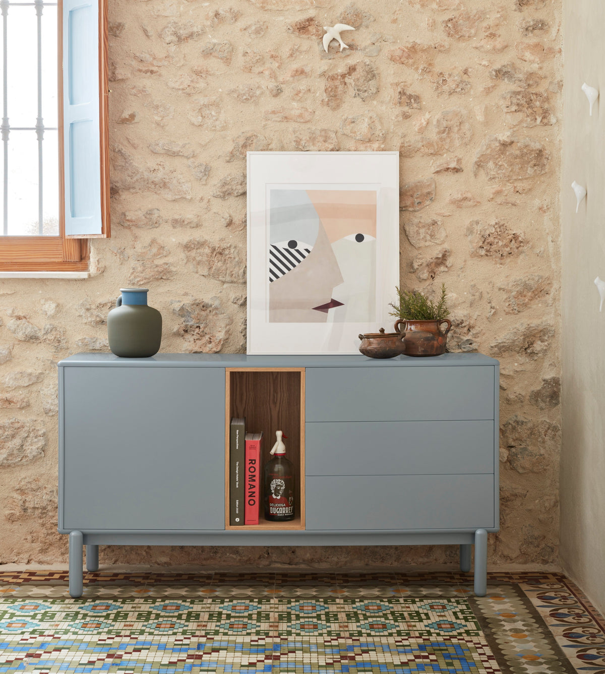 Madia in legno massello laccato grigio perla 3 cassetti 1 anta Corvo di Teulat 140x40 cm