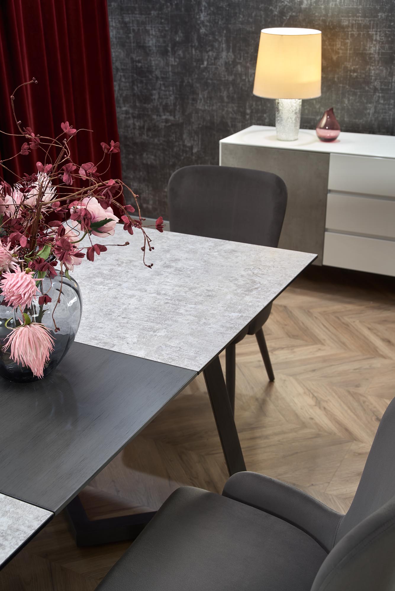 Tavolo allungabile in Vetro grigio con gambe in acciaio grigio scuro Tiziano 160x90 cm - allungabile fino a 210 cm