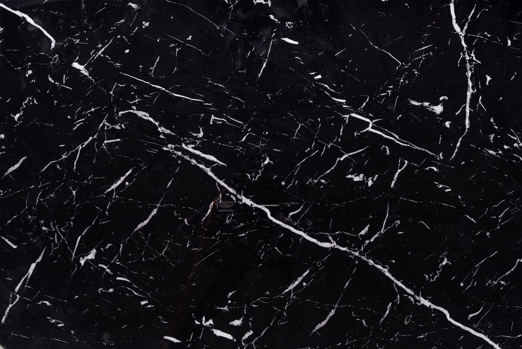 Tavolo tondo allungabile in vetro effetto marmo nero e piede in metallo nero Vertigo Ø 130 cm - allungabile a 180 cm