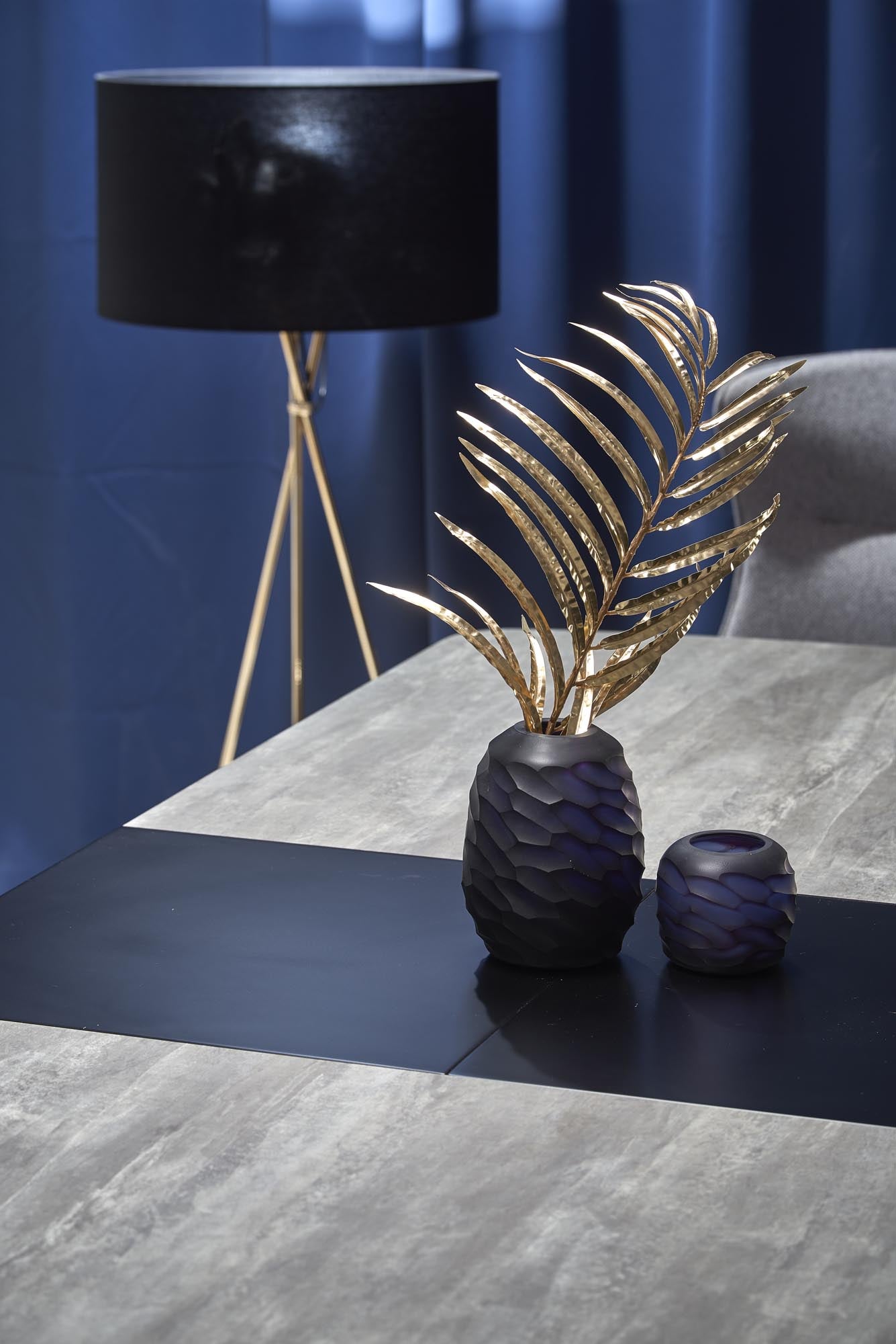 Tavolo allungabile in legno MDF laccato grigio con gambe in acciaio nero Vinston 180x95 cm - allungabile a 230 cm