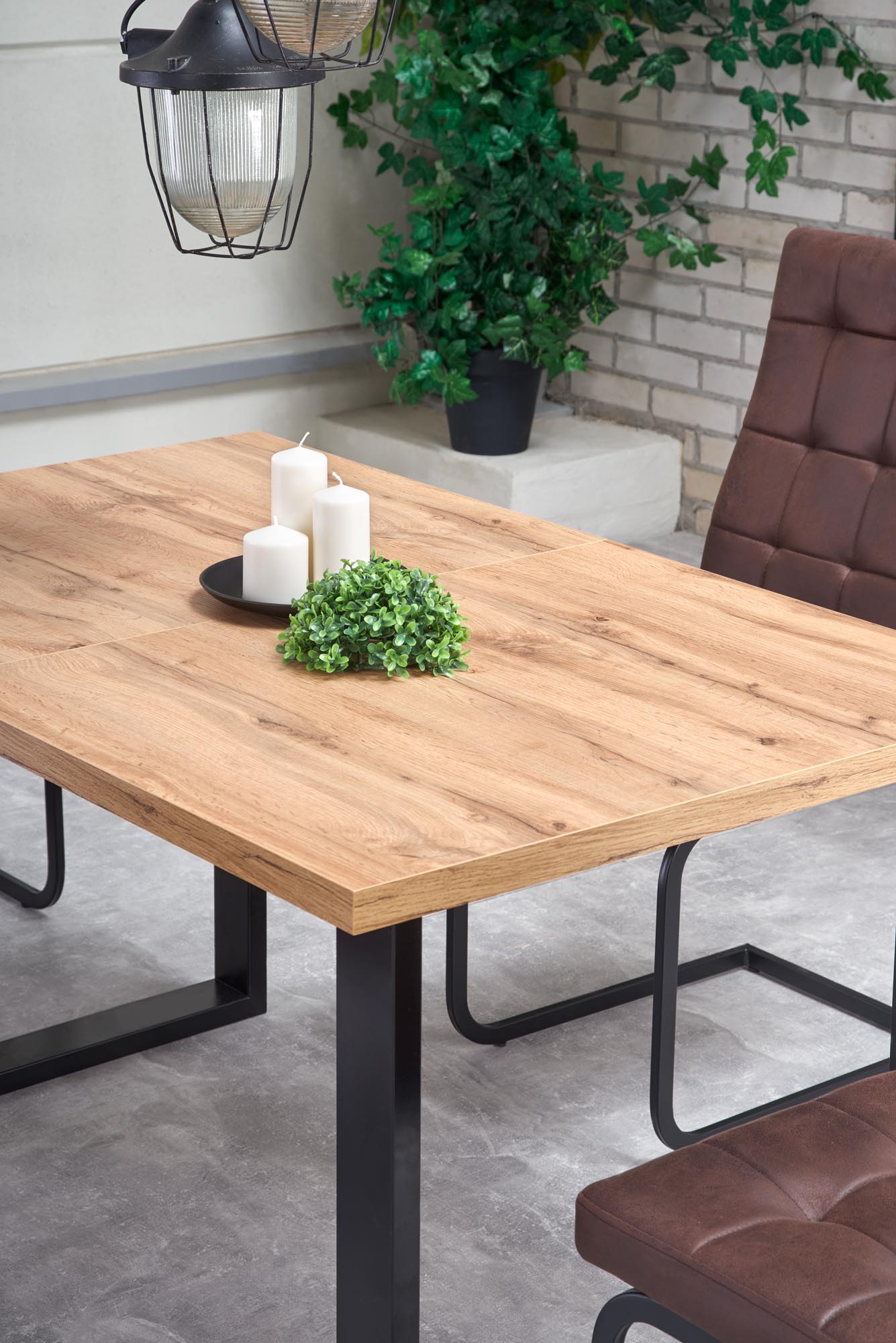 Tavolo allungabile in legno laminato rovere con gambe in acciaio nero Venom 135x85 cm - allungabile a 185 cm