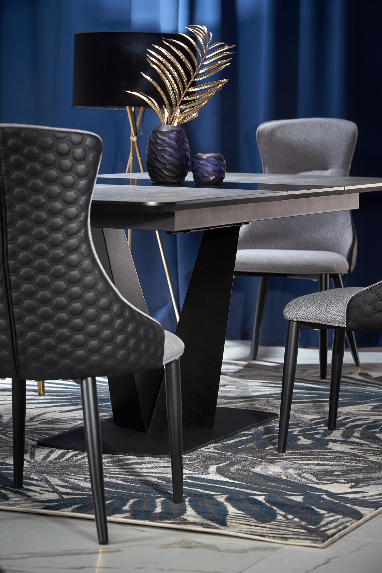 Tavolo allungabile in legno MDF laccato grigio con gambe in acciaio nero Vinston 180x95 cm - allungabile a 230 cm