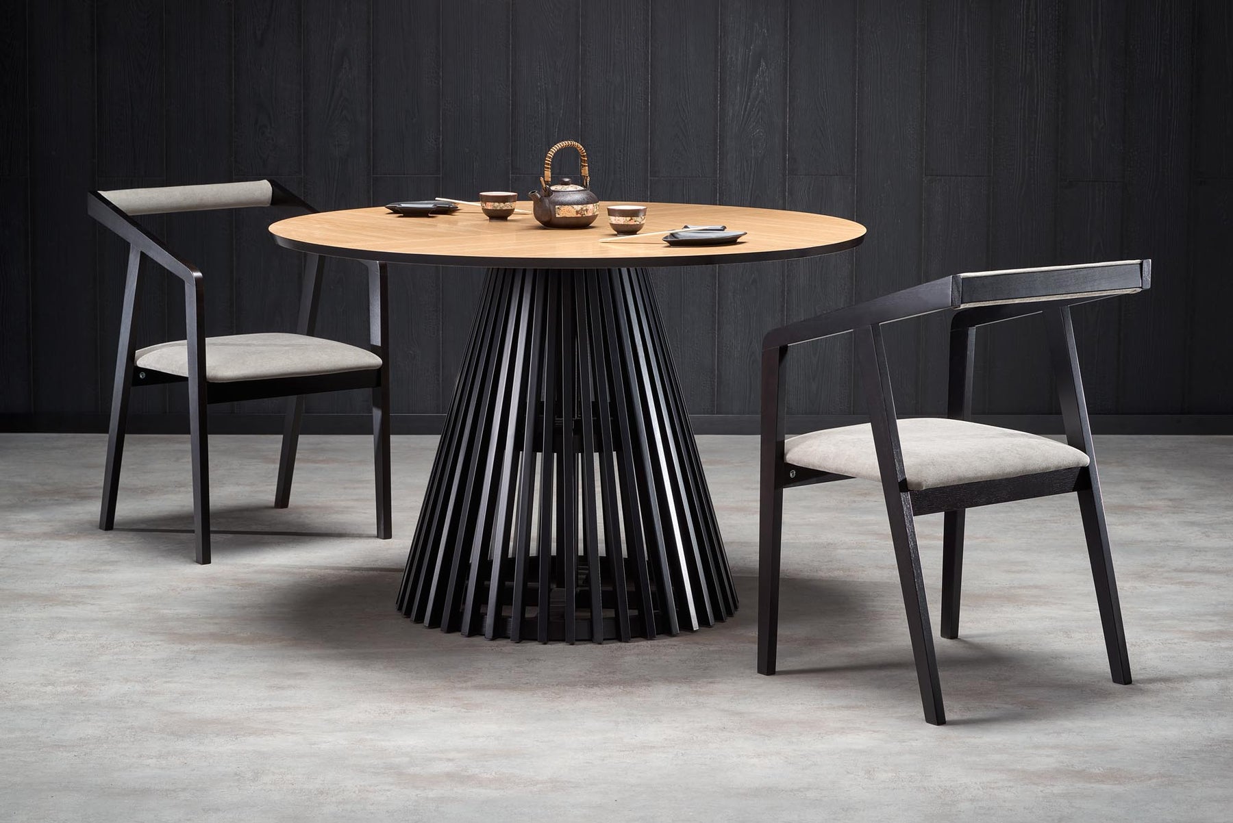 Tavolo tondo in MDF impiallacciato rovere e piede nero Miyaki Ø 120 cm