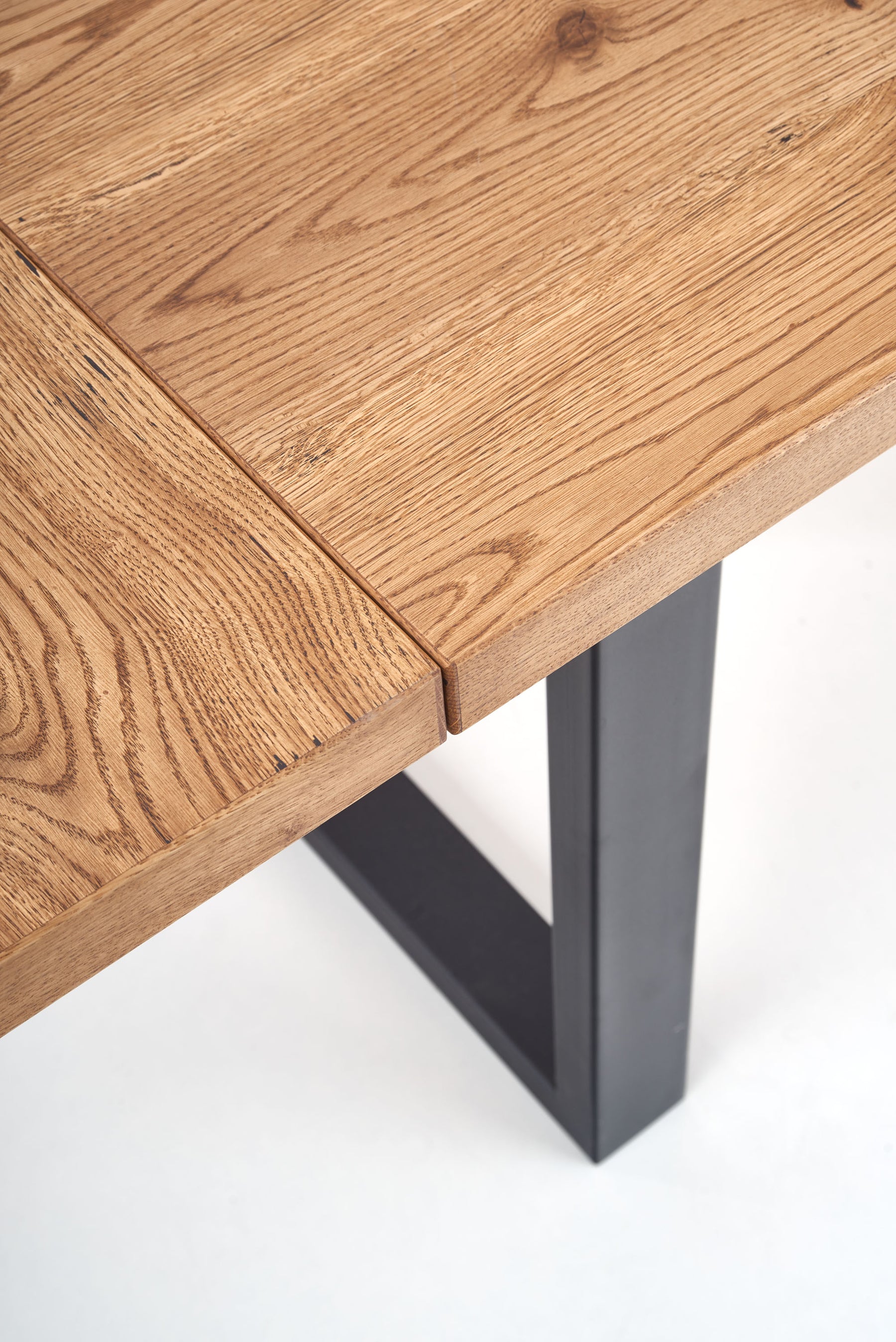 Tavolo allungabile in legno impiallacciato rovere con gambe in acciaio nero Perez 160x90 cm - allungabile a 250 cm