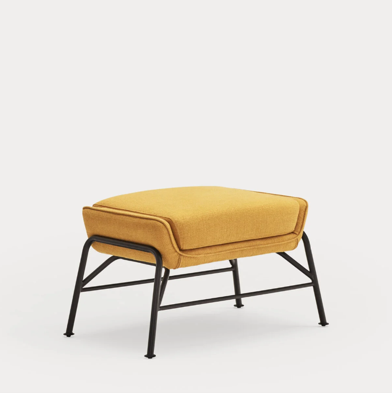 Poggiapiedi in tessuto con struttura in metallo Senape per poltrona Sadira