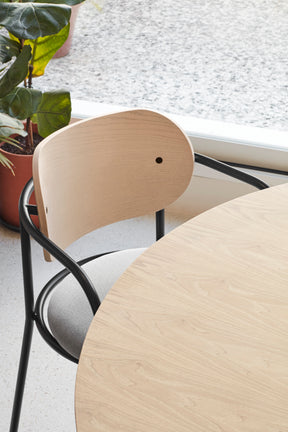 Sedia in legno e metallo nero con cuscino Eclipse di Teulat 55x50 h47 cm